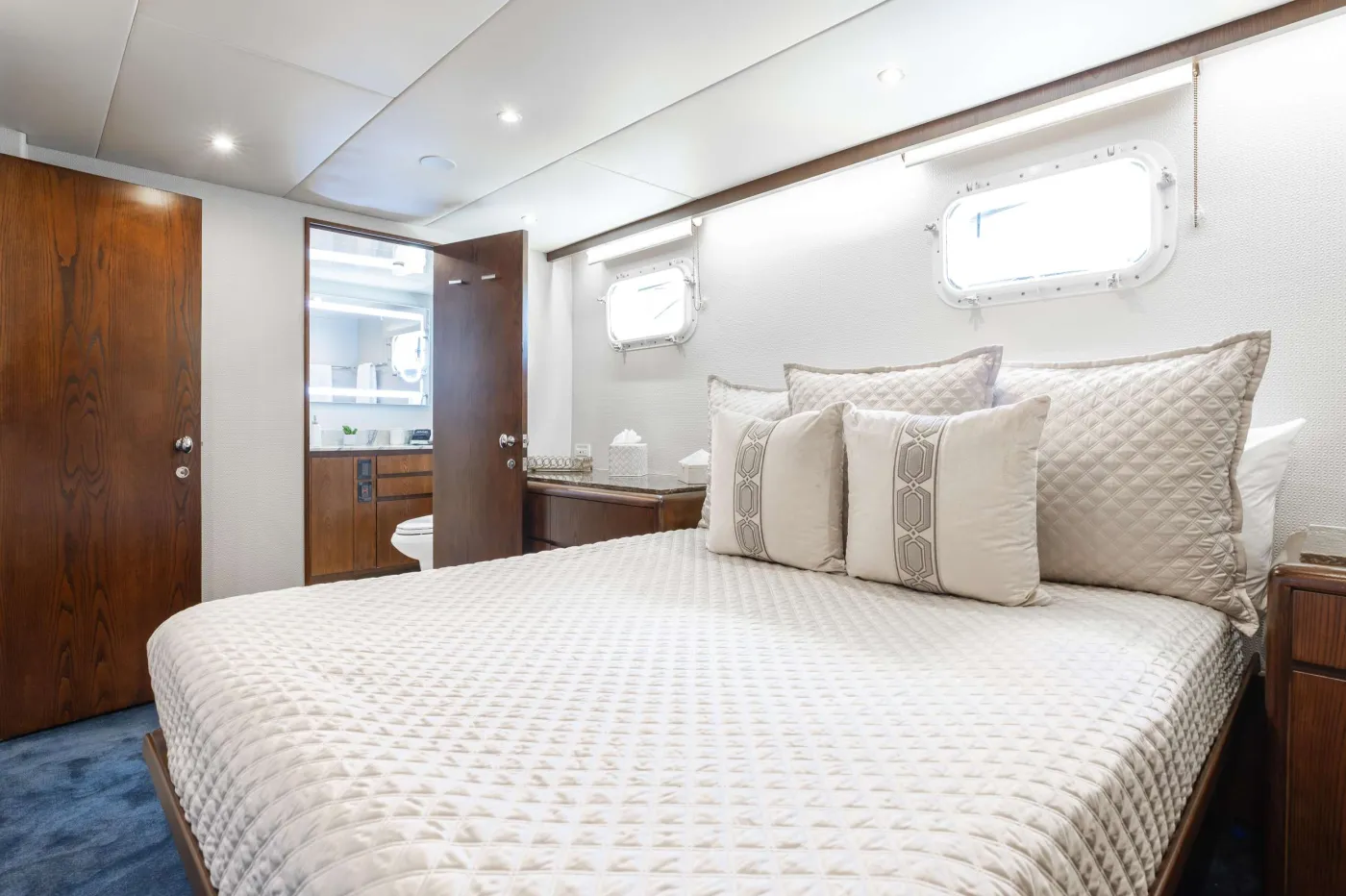 <p>Queen Guest Stateroom</p>