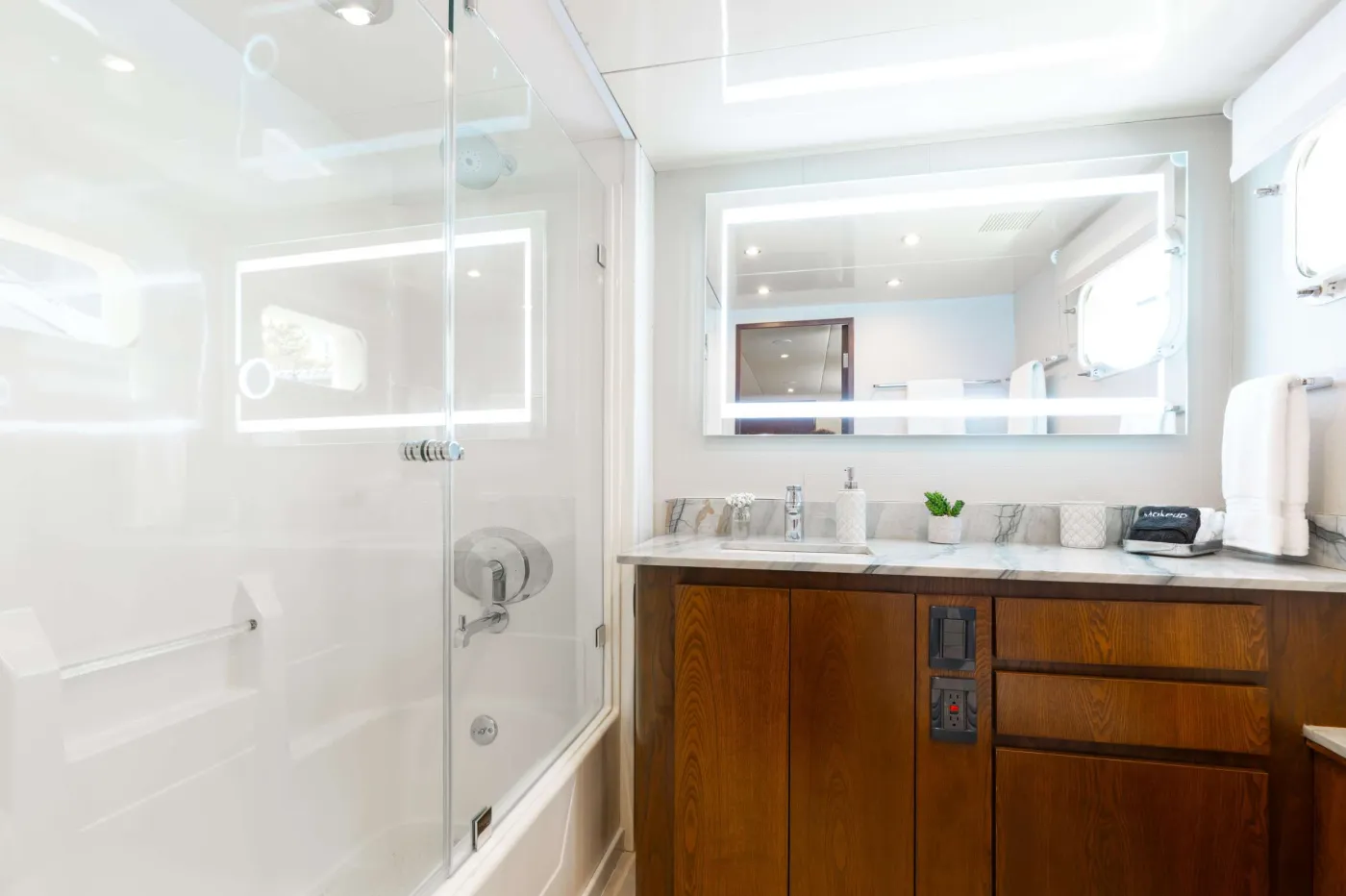 <p>Queen Guest Ensuite</p>
