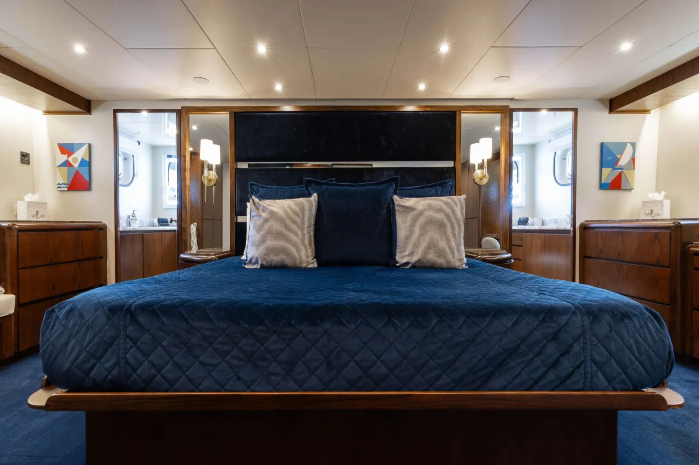 <p>Master Stateroom</p>