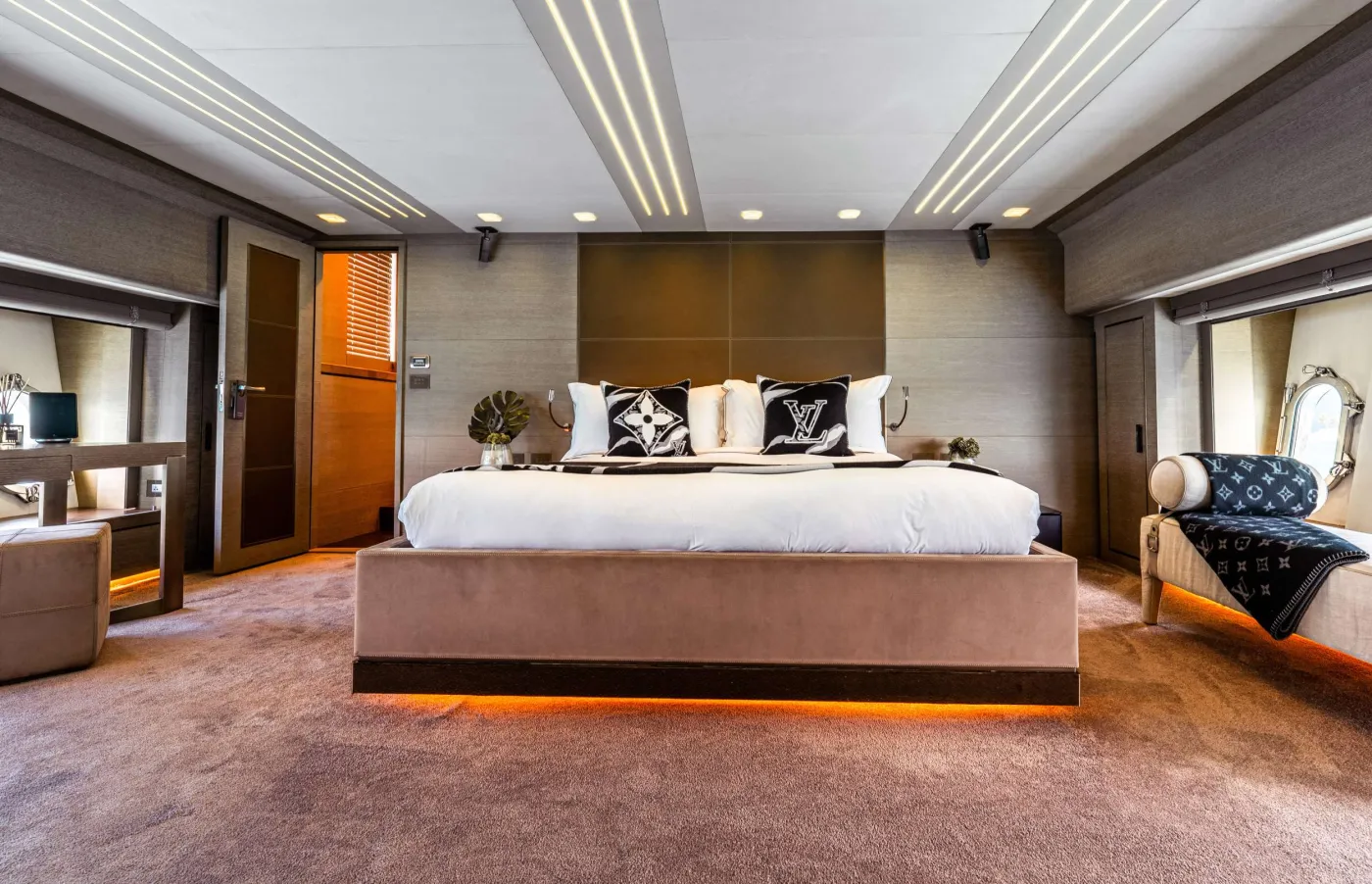 <p>Master Stateroom</p>