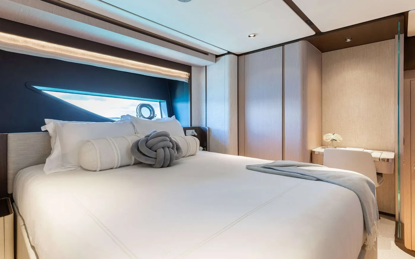<p>VIP Queen Stateroom</p>