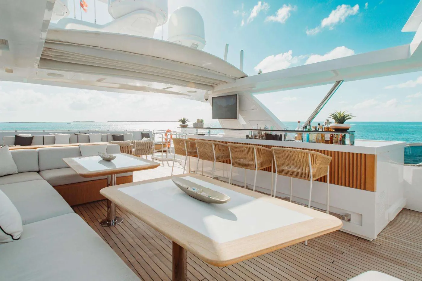 <p>Sun deck bar</p>