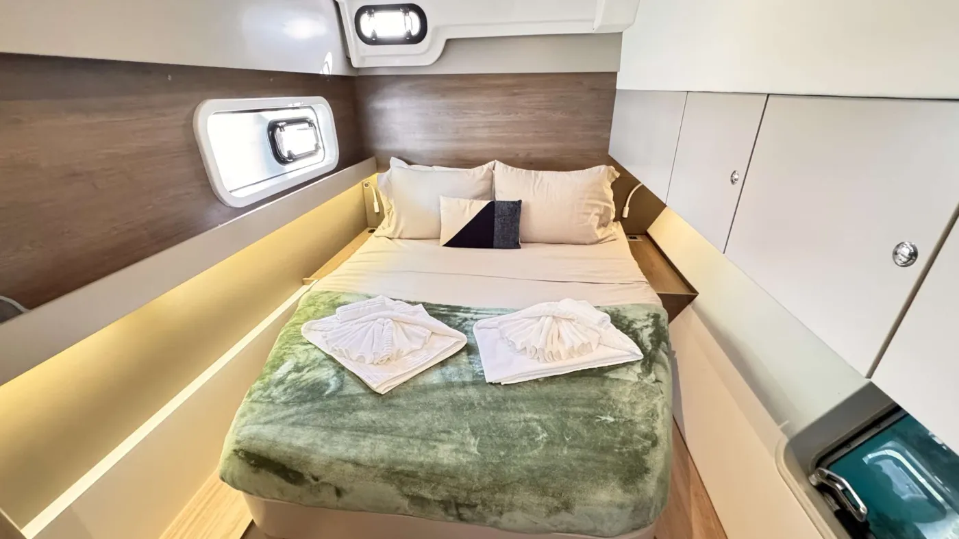 <p>Starboard-aft Cabin</p>
