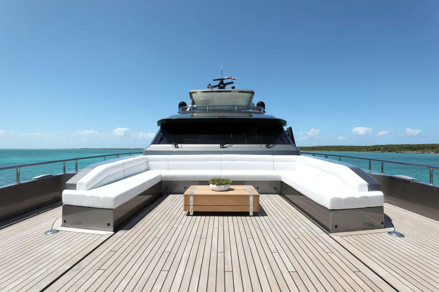 <p>Foredeck seating</p>
