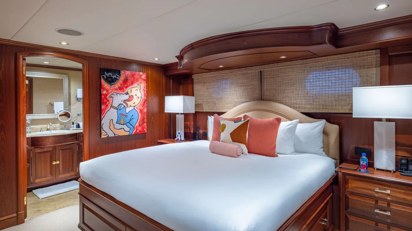 <p>Guest Stateroom</p>