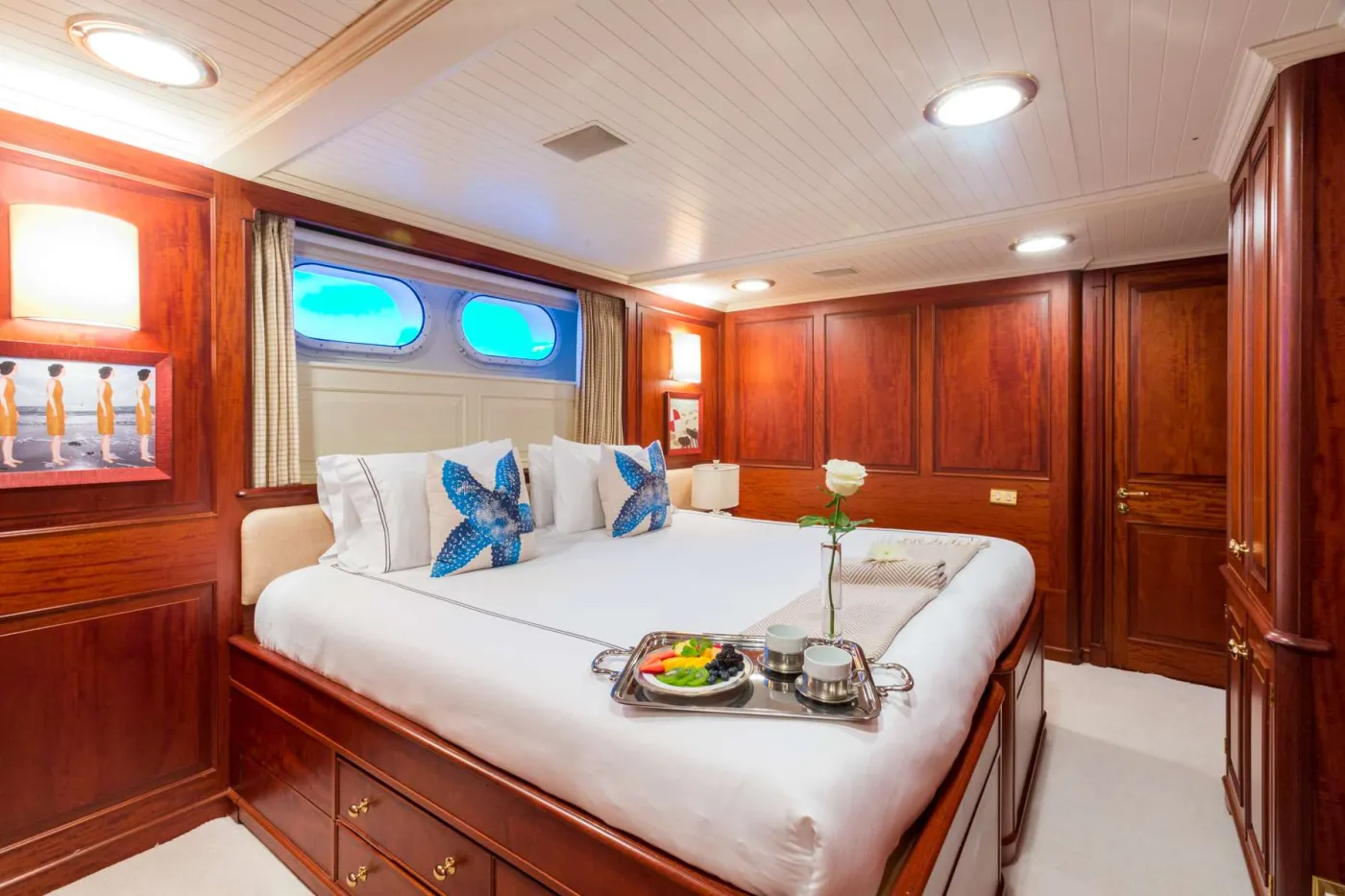 <p>King-to-Twin Stateroom</p>