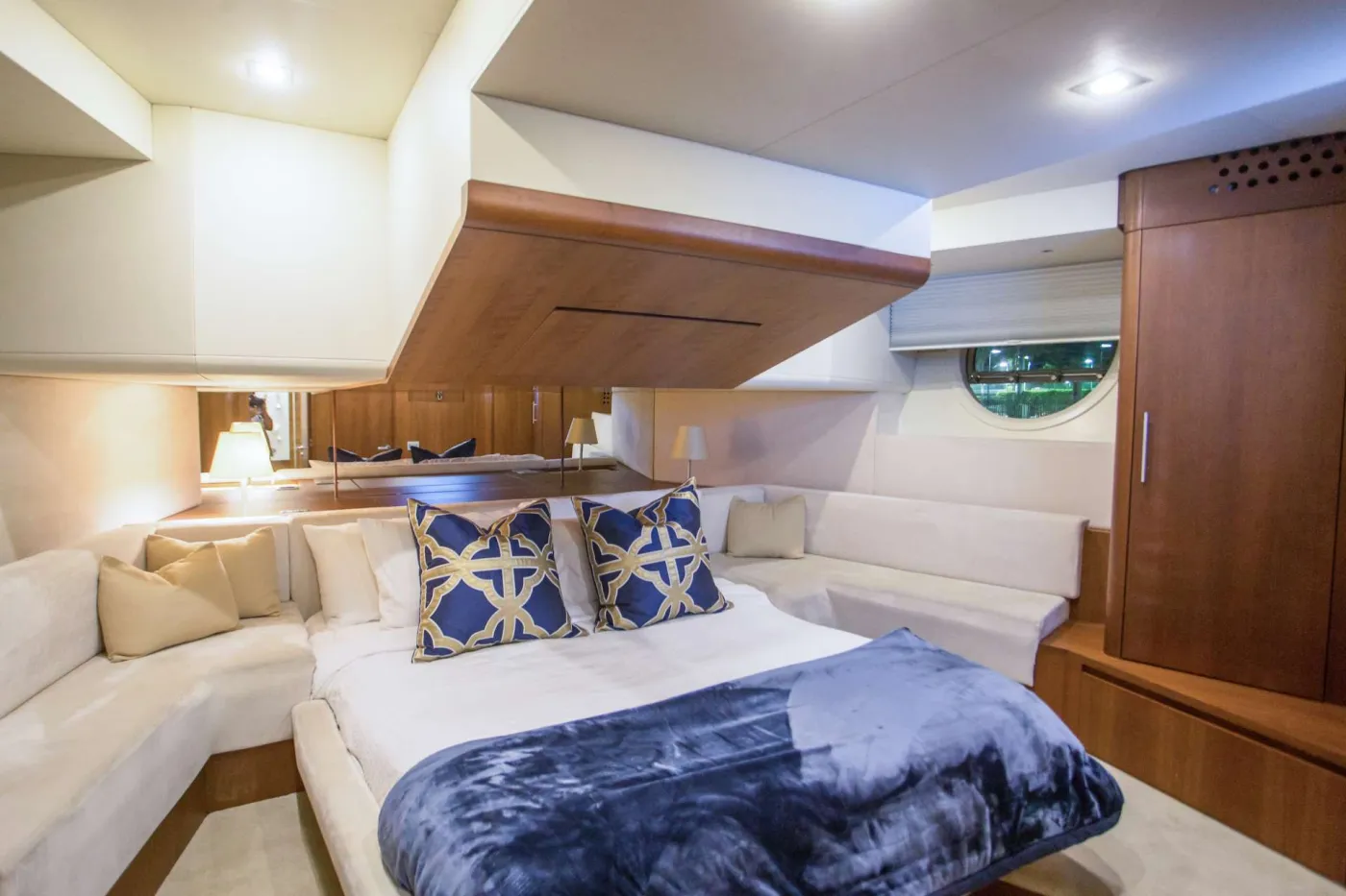 <p>VIP Cabin</p>