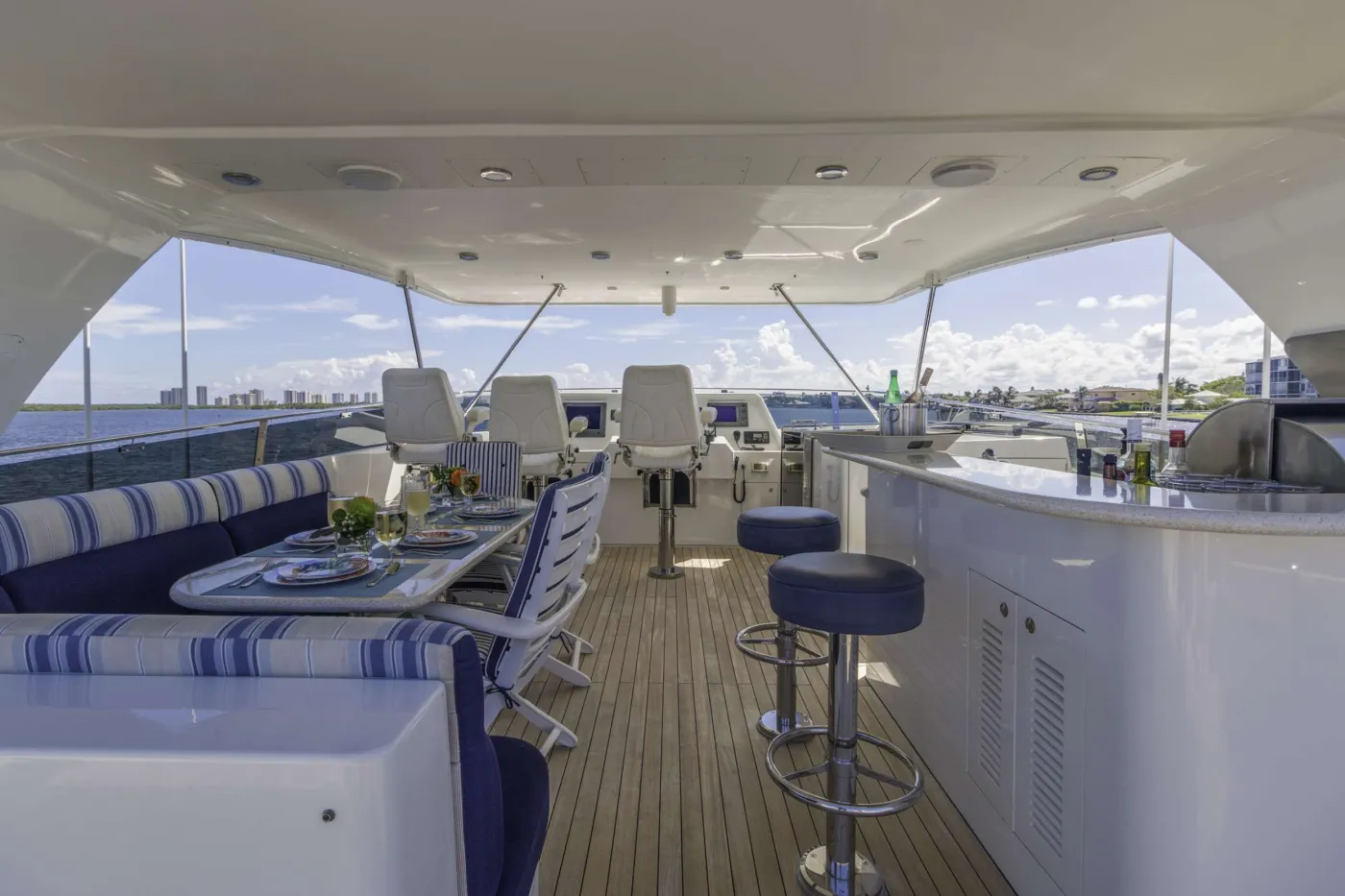 <p>Flybridge</p>