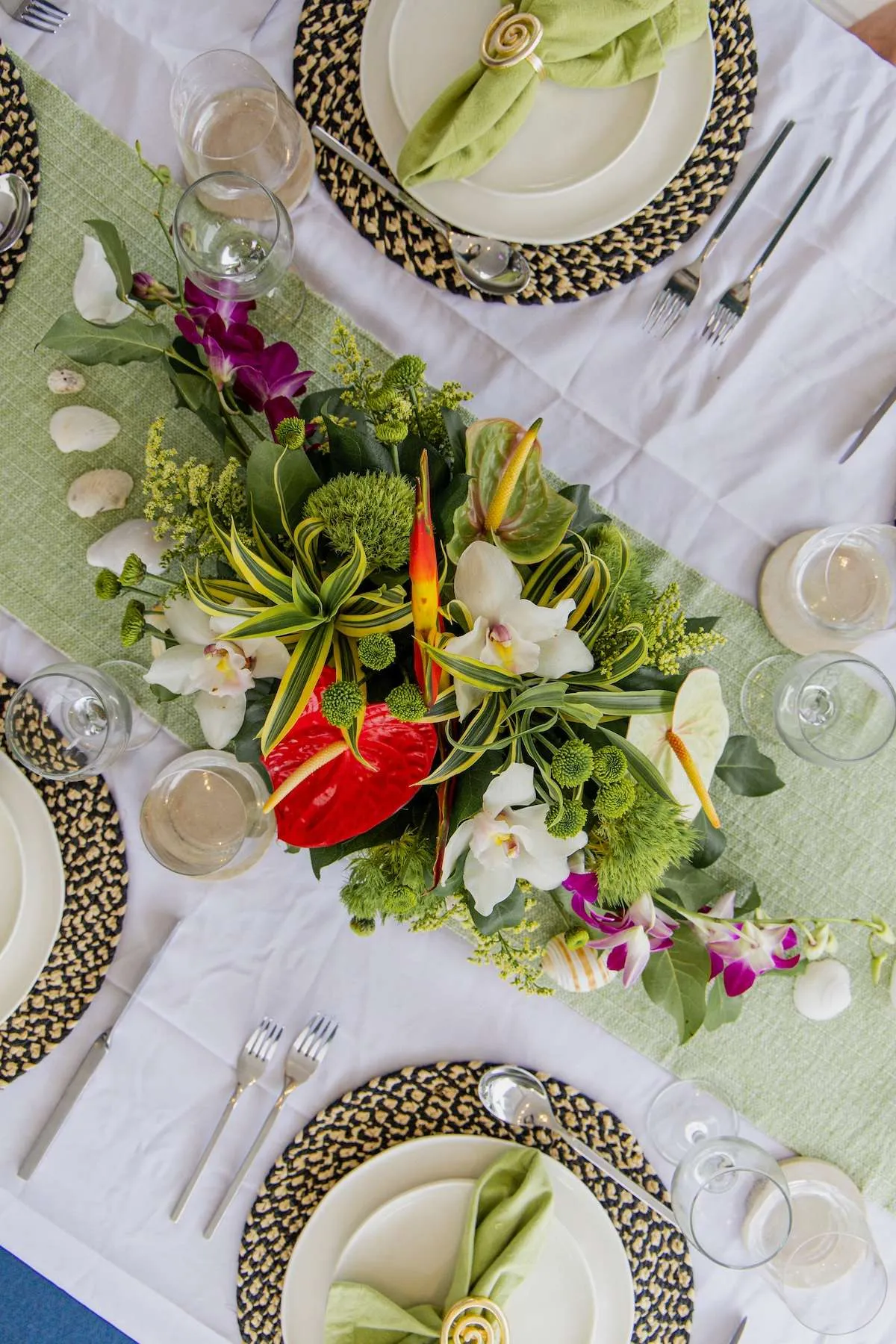 <p>Elegant Dining</p>