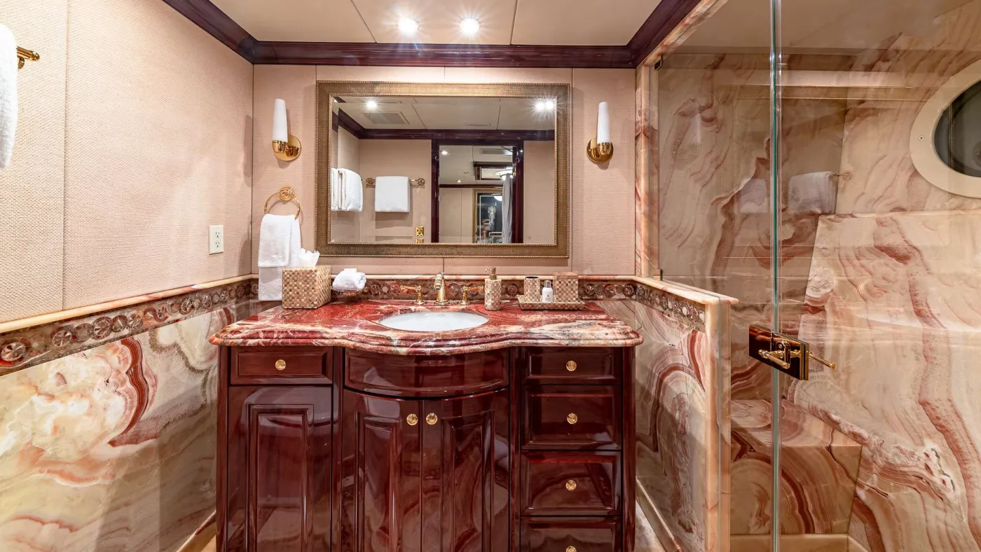 <p>Ensuite</p>
