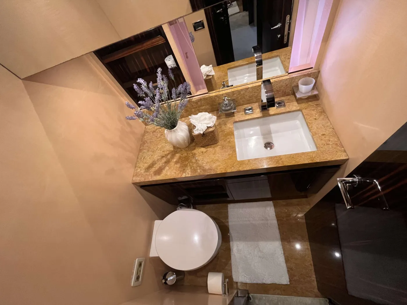<p>Guest Bath</p>