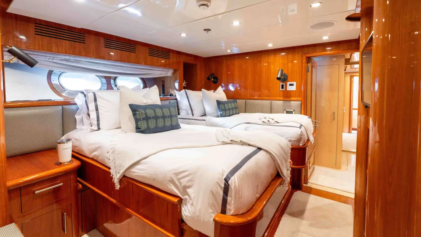 <p>Twin Stateroom converts to Queen-sized Bed</p>