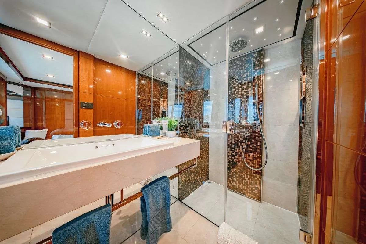 <p>Queen Ensuite</p>