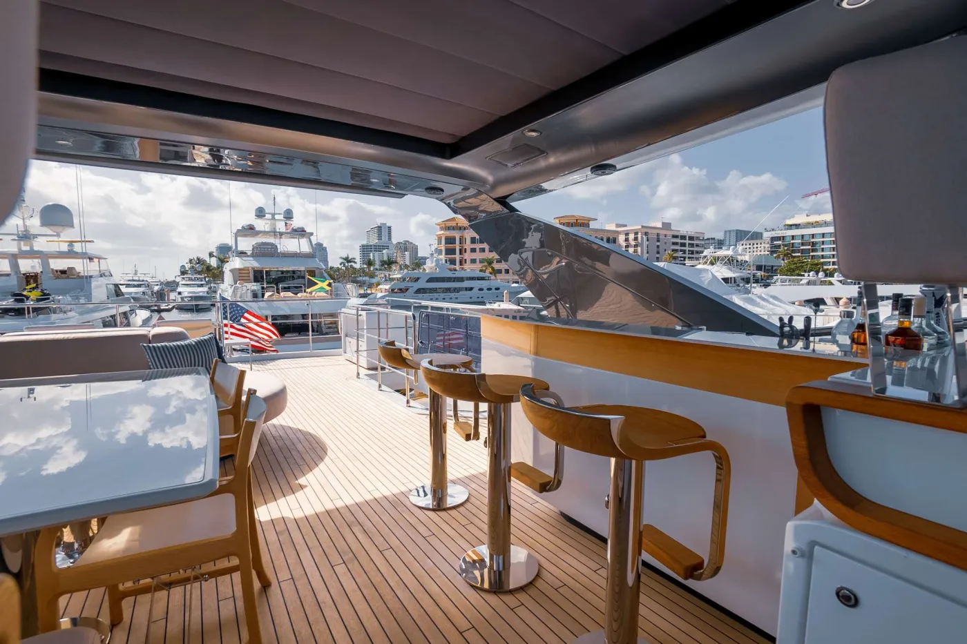 <p>Flybridge</p>