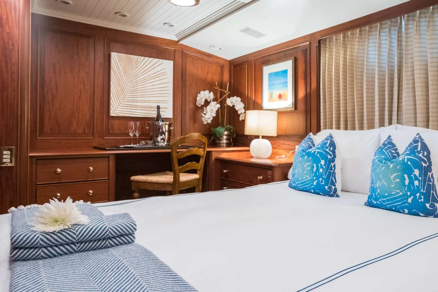 <p>Queen Stateroom</p>