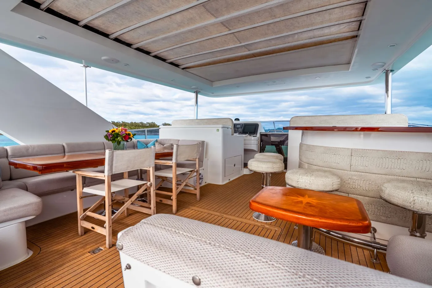 <p>Flybridge Seating</p>
