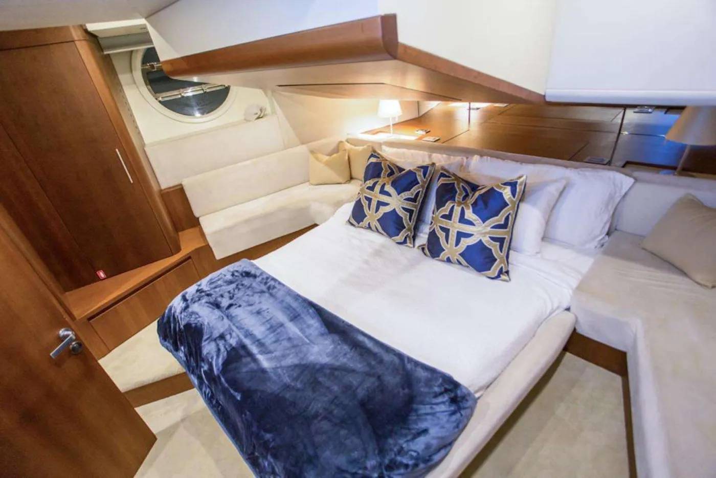 <p>VIP Cabin</p>