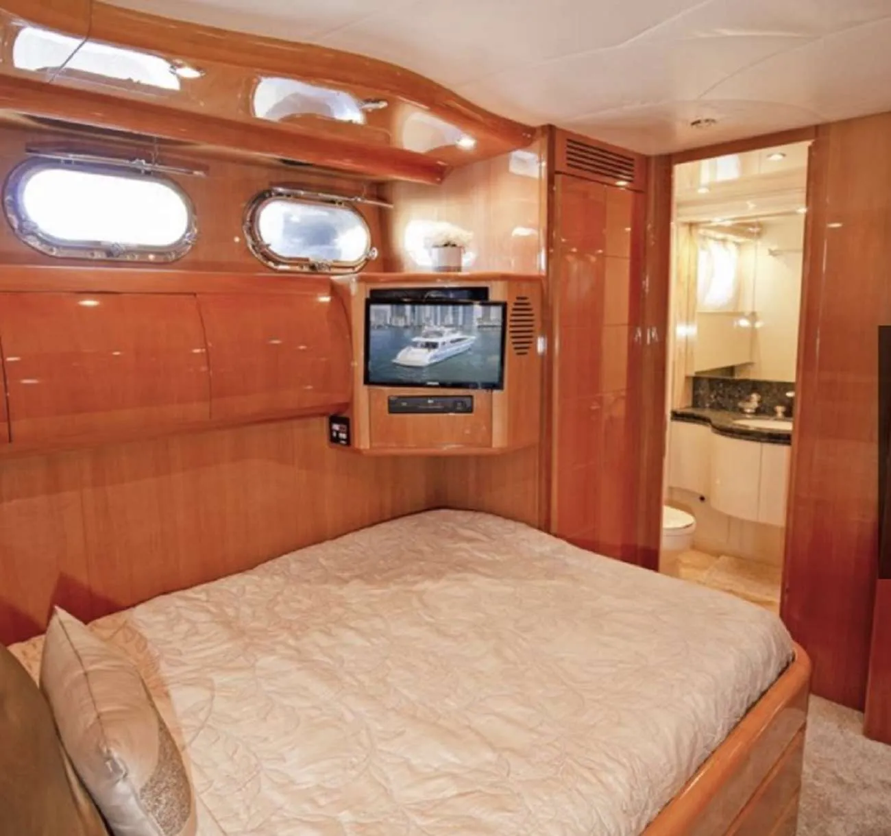 <p>Double TV</p>