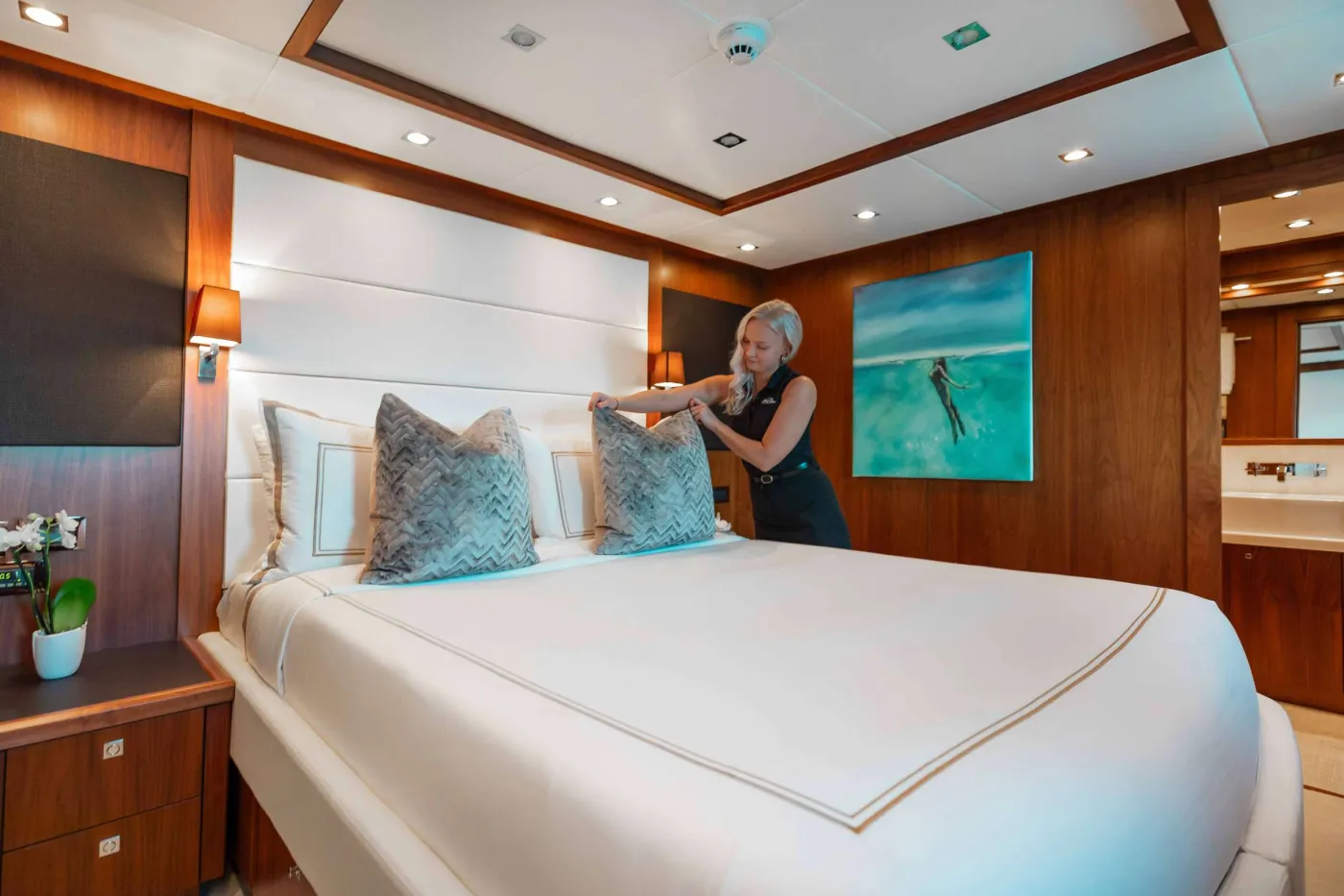 <p>Queen Stateroom 3</p>