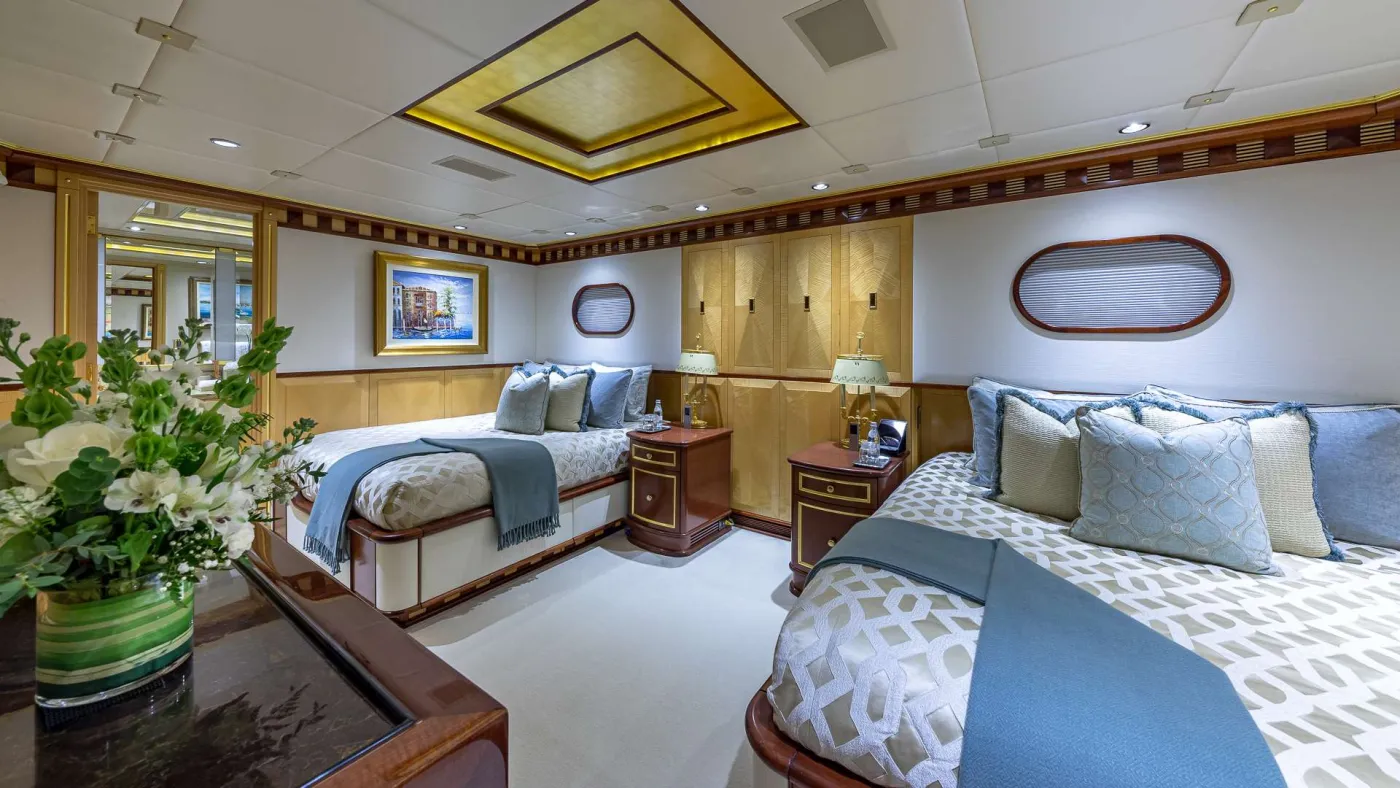 <p>Twing Stateroom (Queen) x2</p>