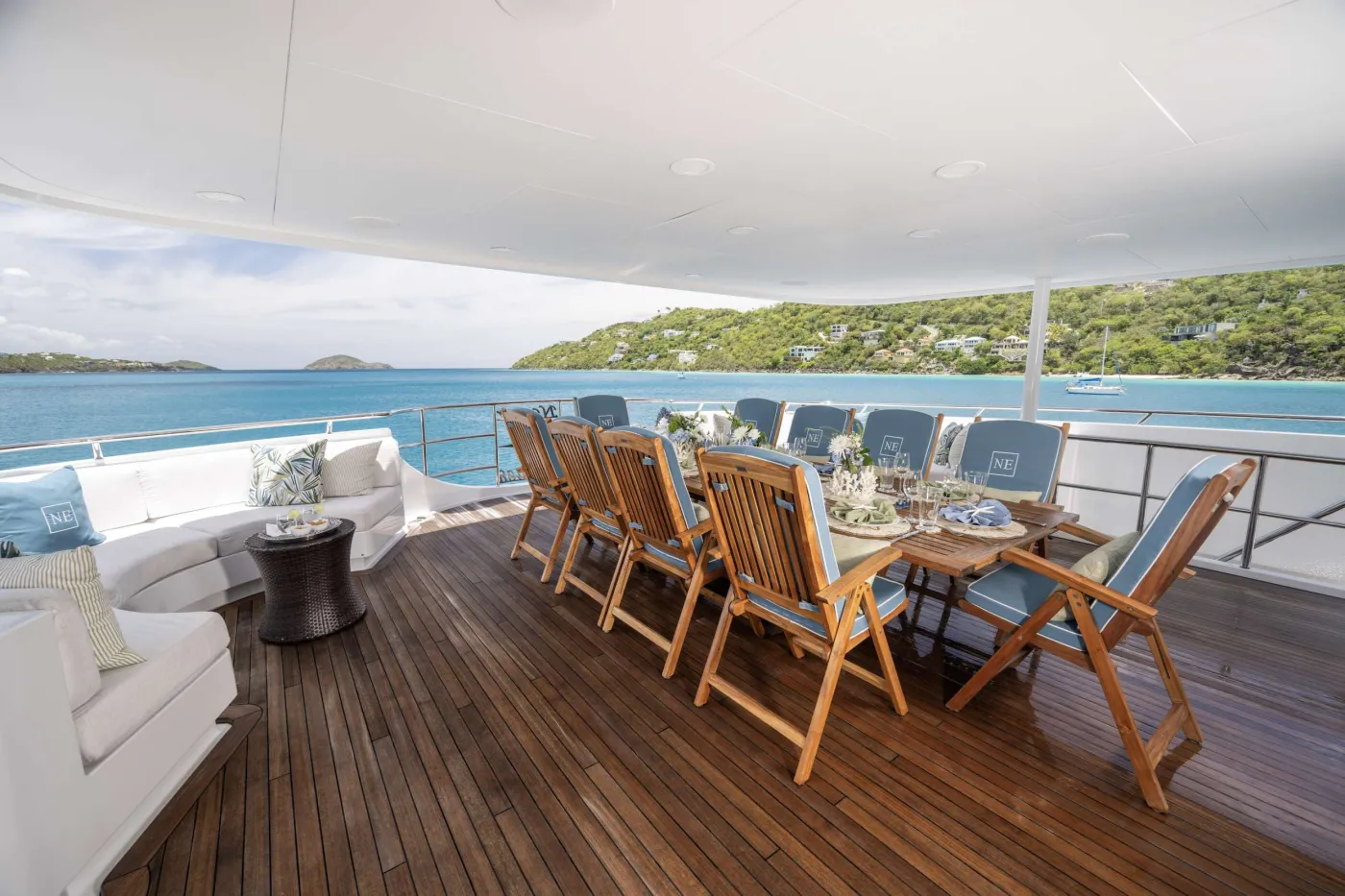 <p>Skylounge Aft Dining</p>