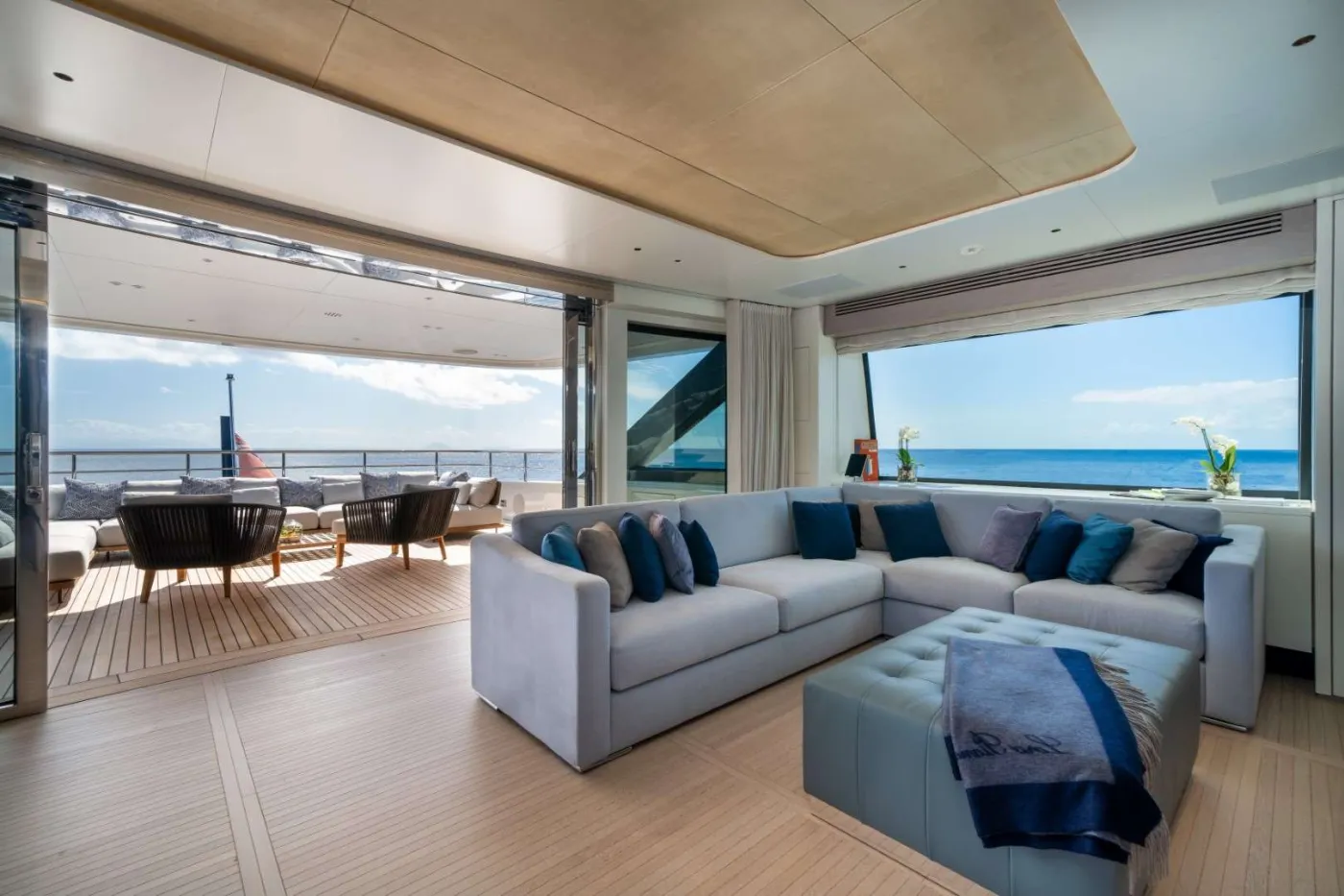 <p>Skylounge/ Bridge deck Aft</p>