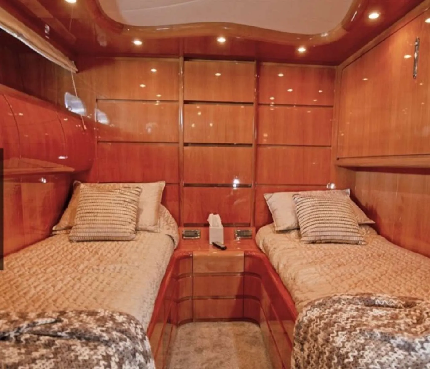 <p>Twin Statroom</p>
