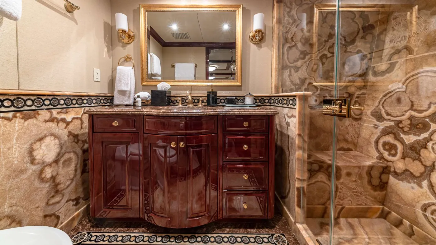 <p>Ensuite</p>