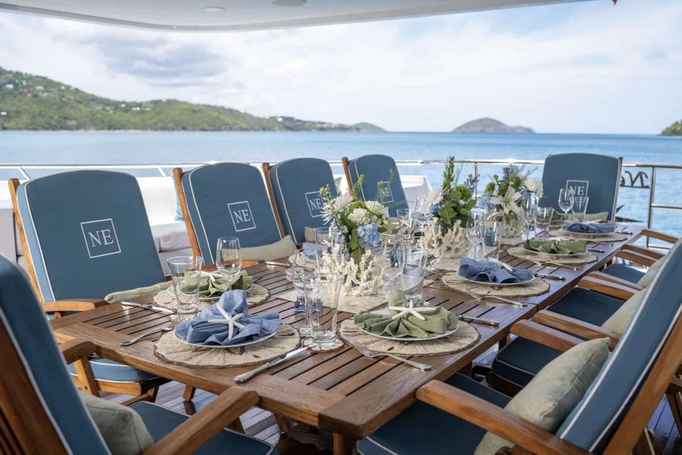 <p>Skylounge Aft Dining</p>