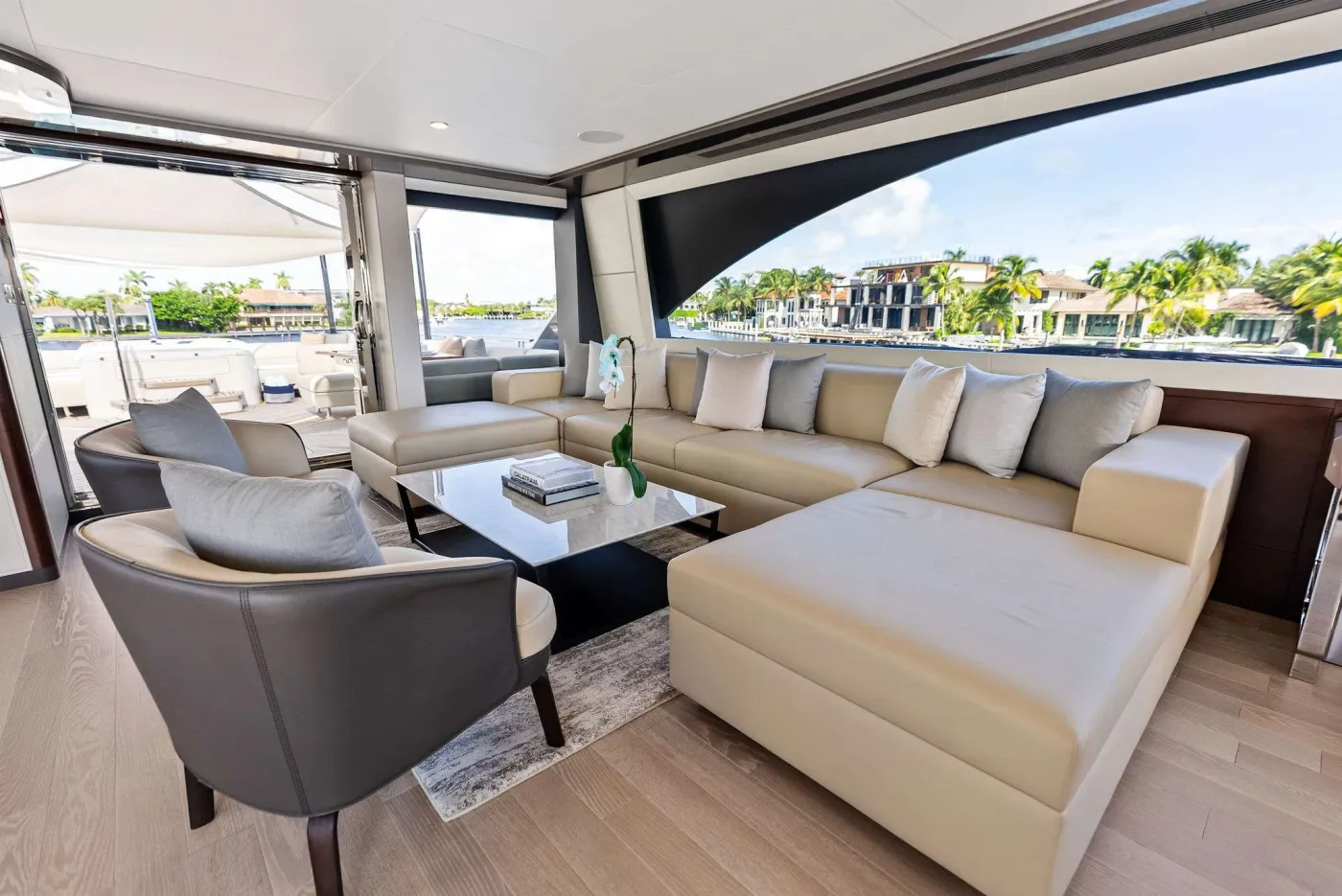 <p>Skylounge Seating (dropdown tv)</p>