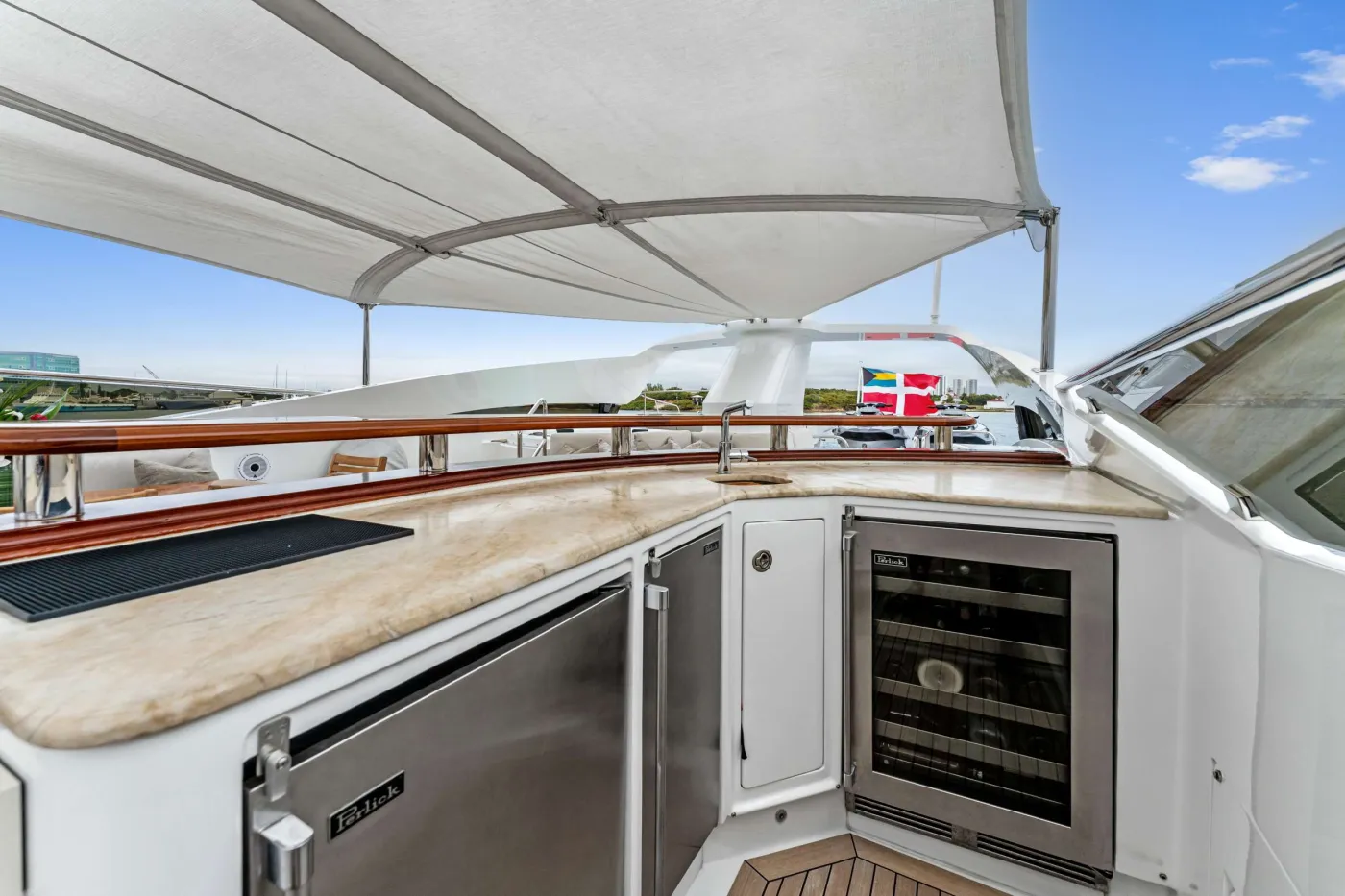 <p>Fly bridge bar</p>