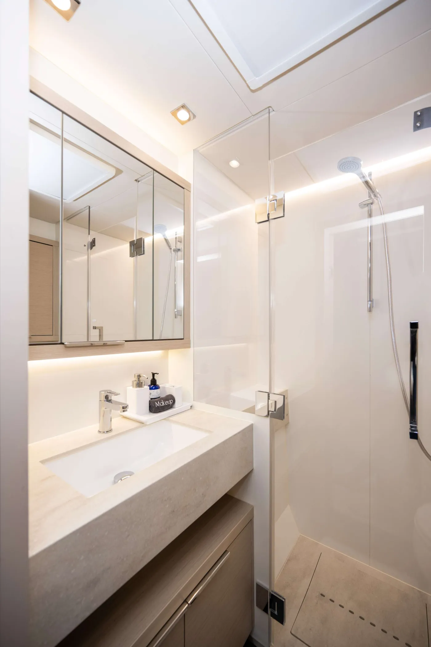 <p>Ensuite Heads</p>
