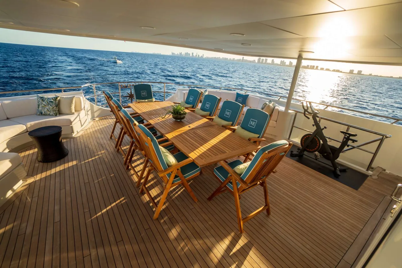 <p>Skylounge Deck Aft</p>
