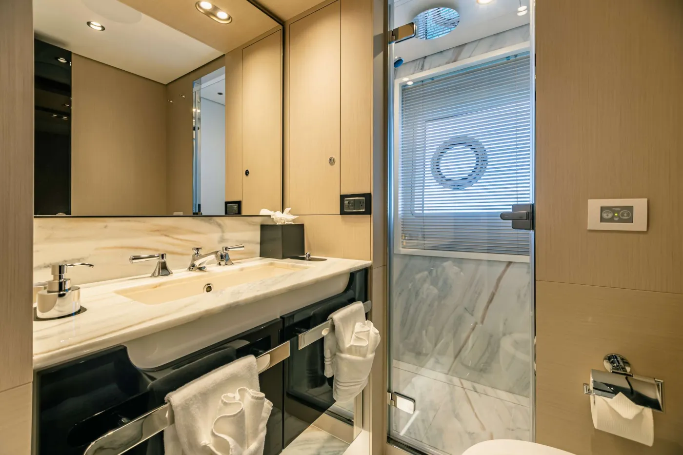<p>Stbd VIP Bathroom</p>