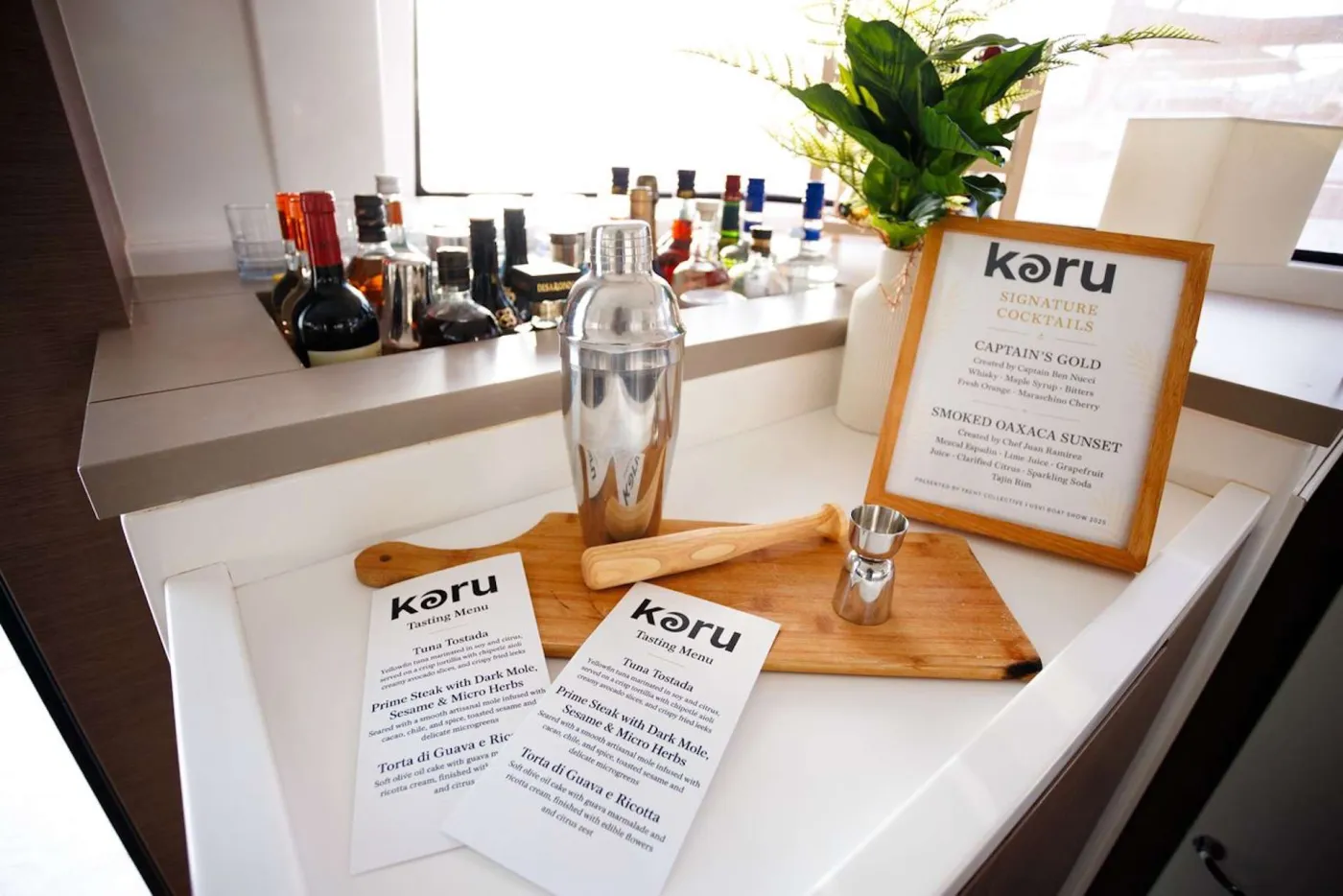 <p>Sample cocktail and tasting menus</p>