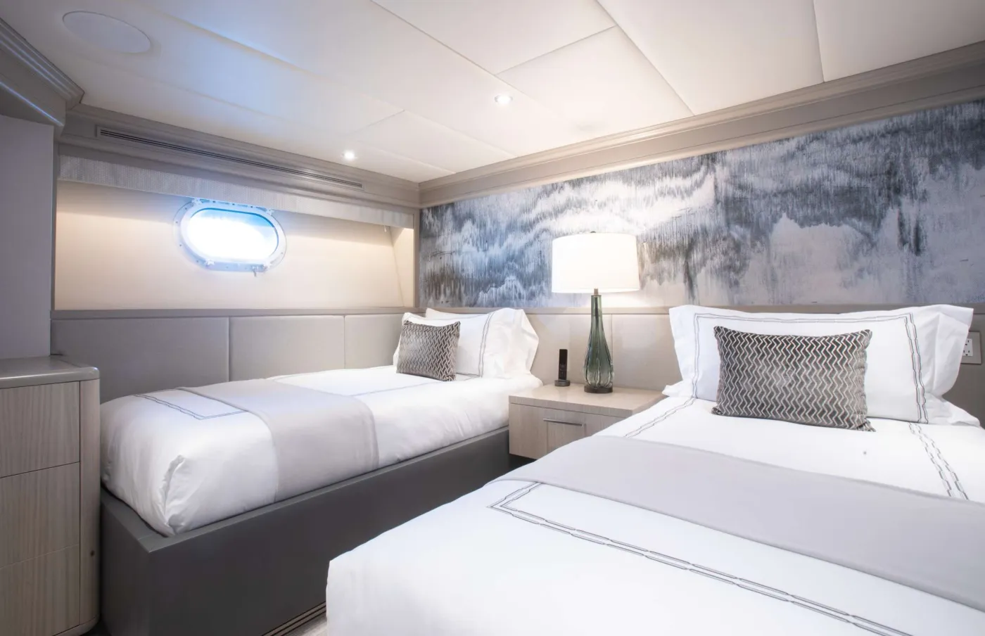 <p>King/Twin Stateroom 6 (Port Forward)</p>