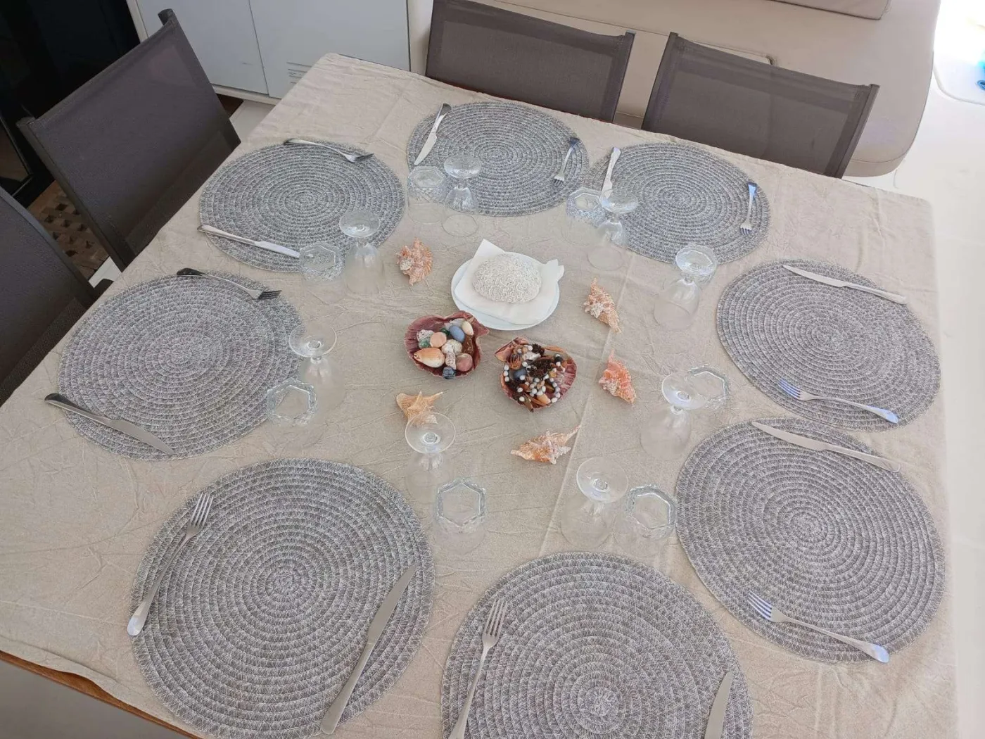 <p>aft dining table</p>