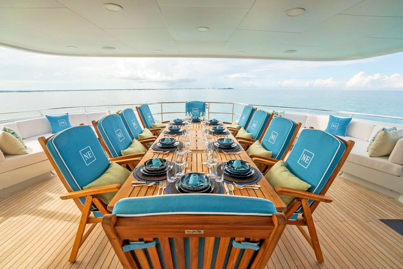 <p>Skylounge Deck Aft</p>