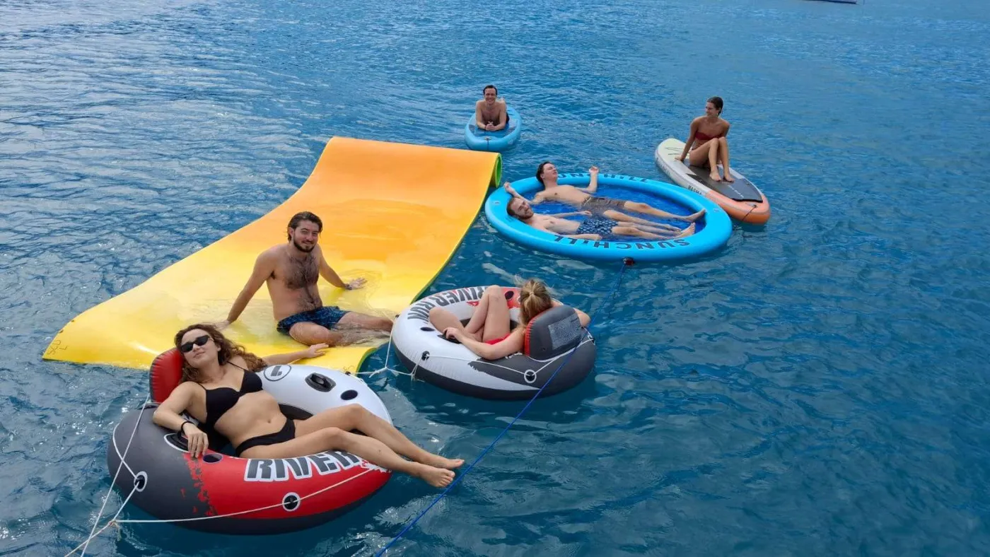 <p>Floating toys galore!</p>