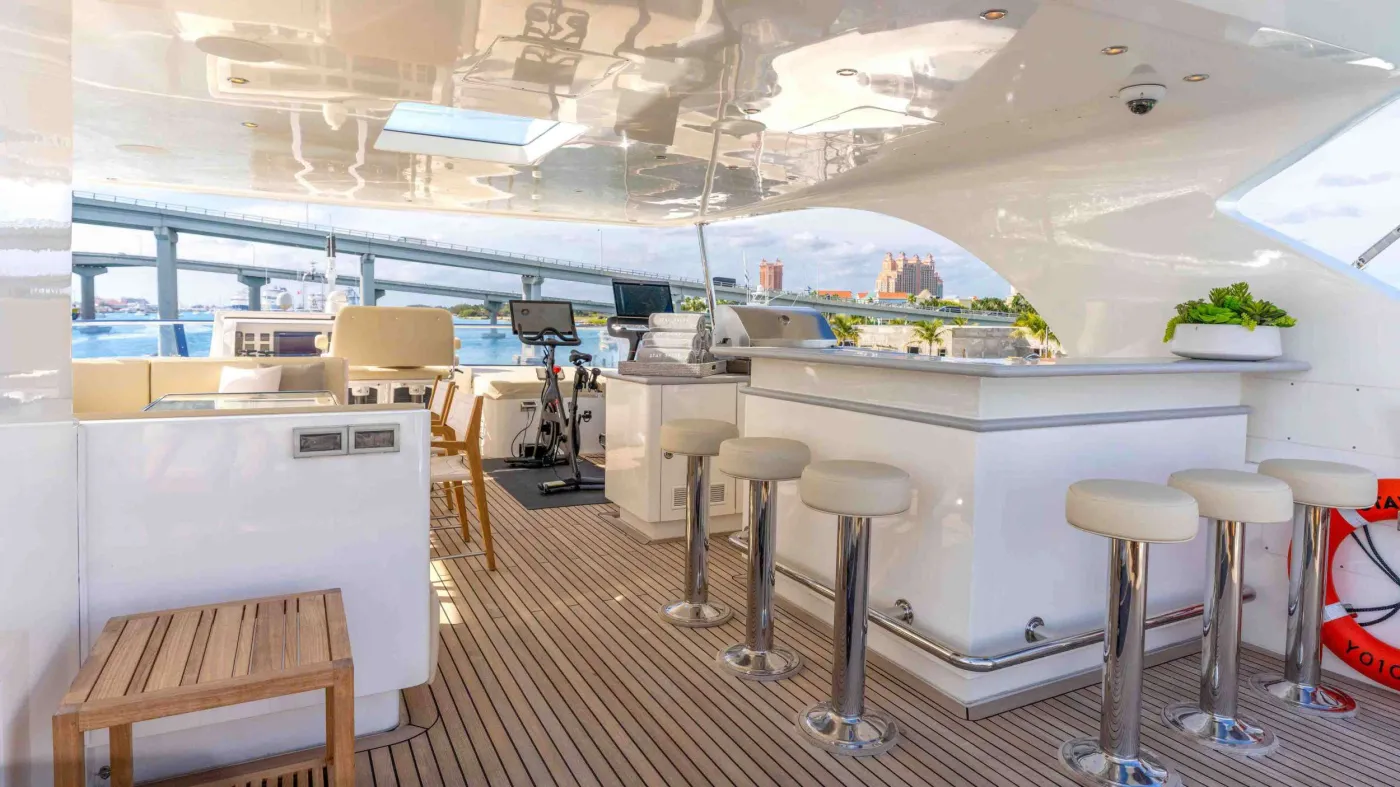 <p>Sundeck Bar and Dining Area</p>