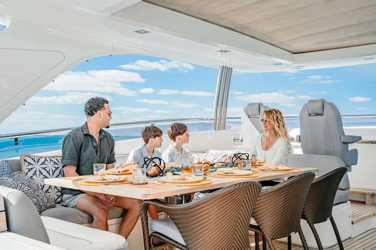 <p>Flybridge Dining</p>