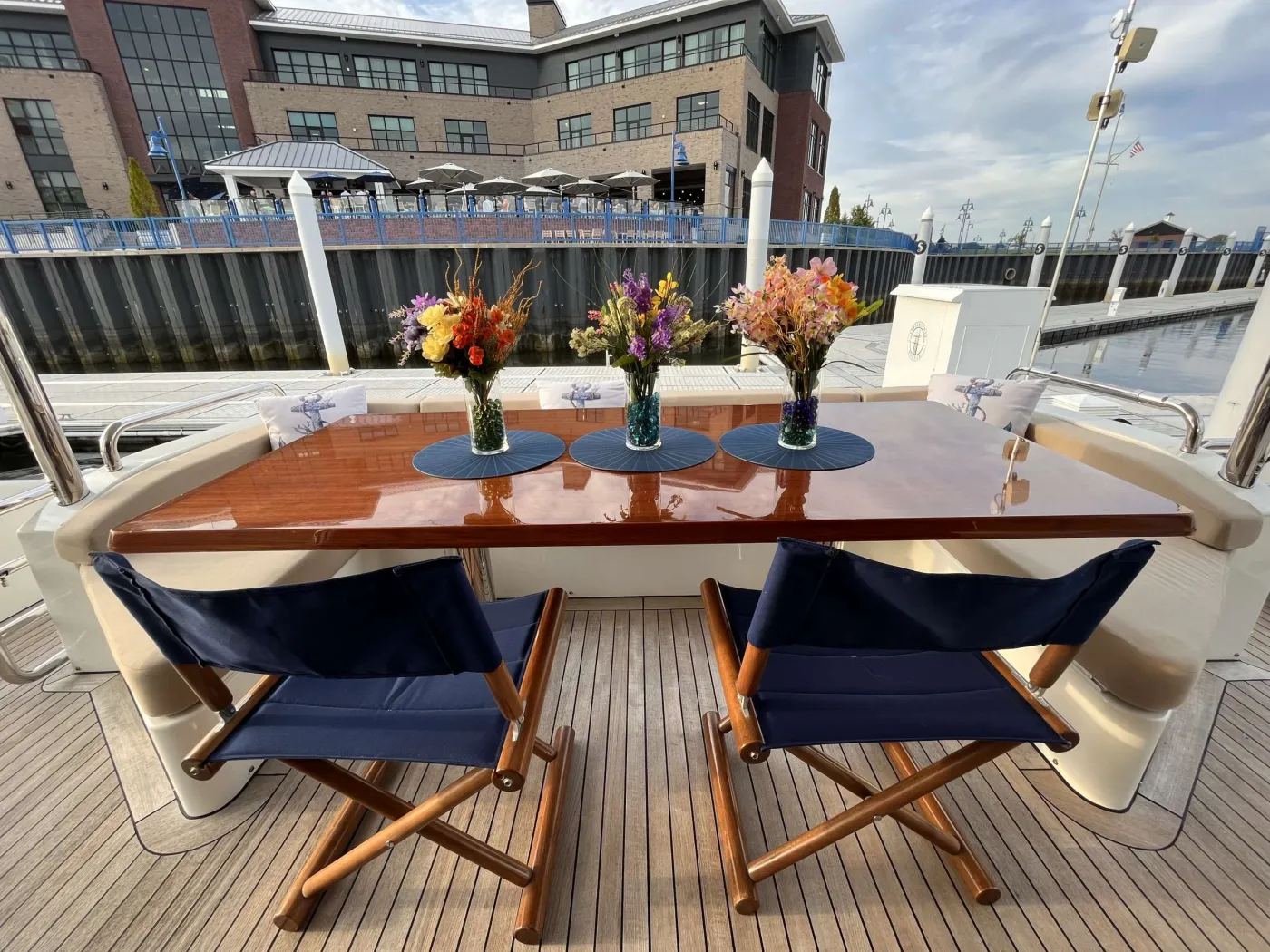 <p>AFT DECK DINNING</p>