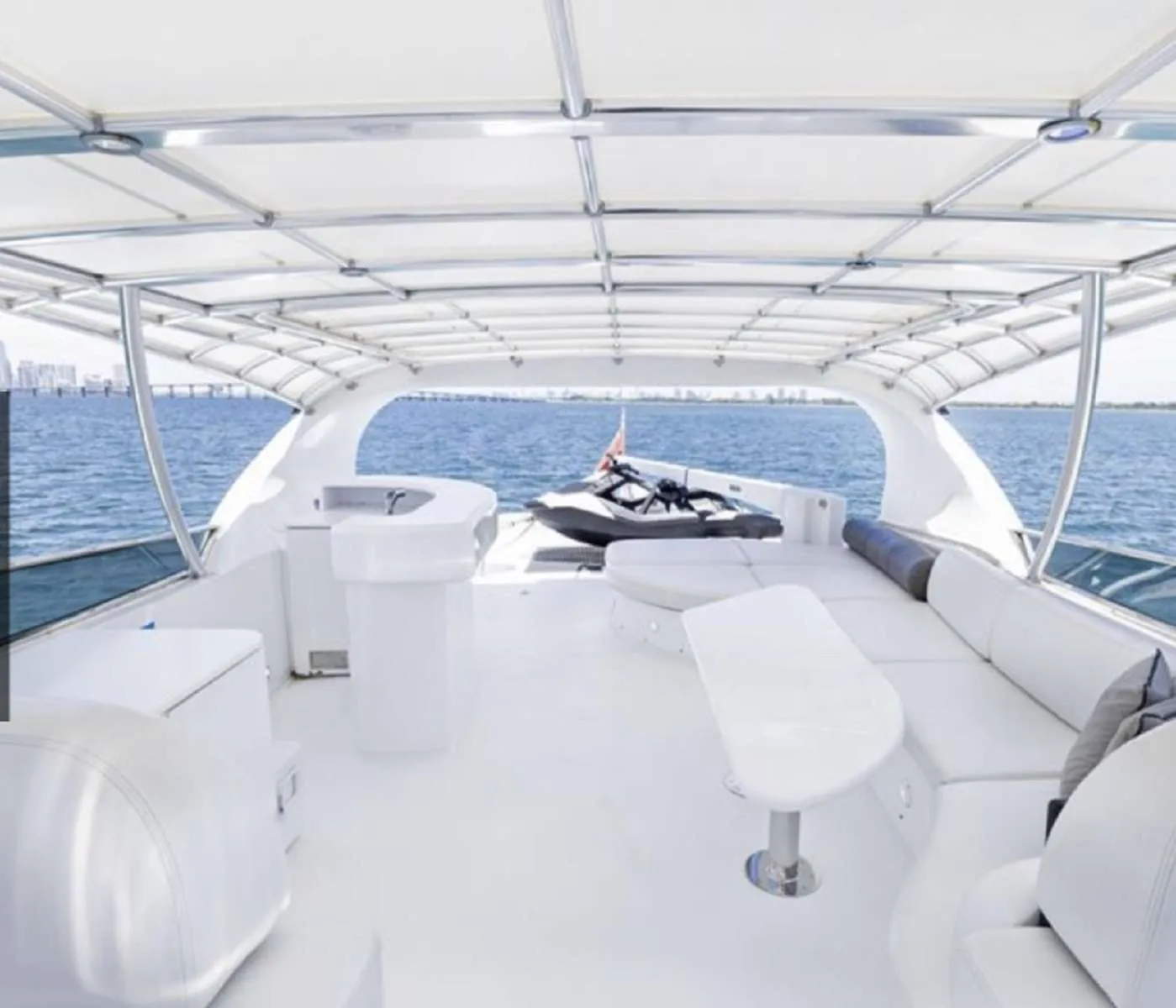 <p>Flybridge</p>
