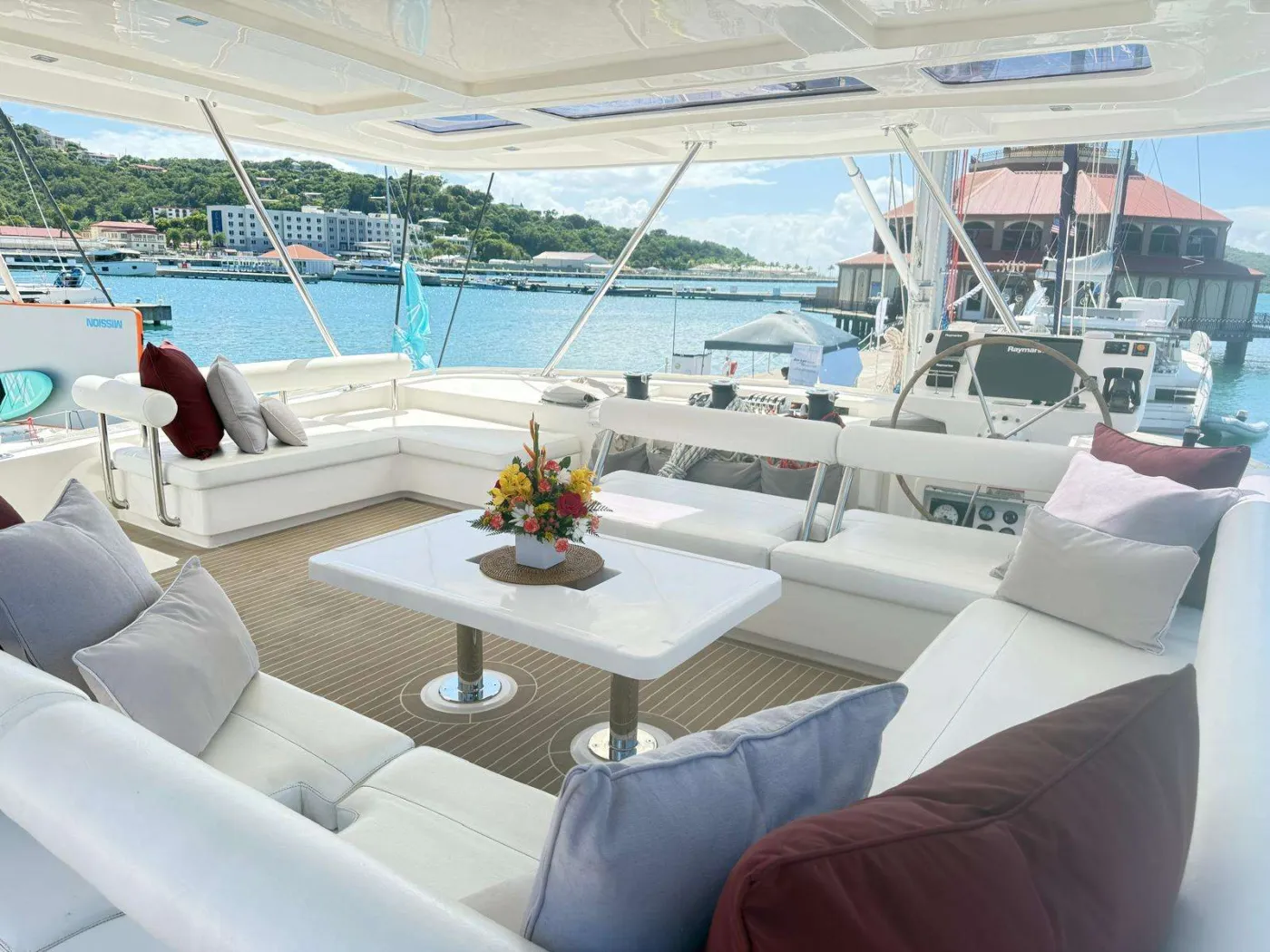 <p>Flybridge</p>