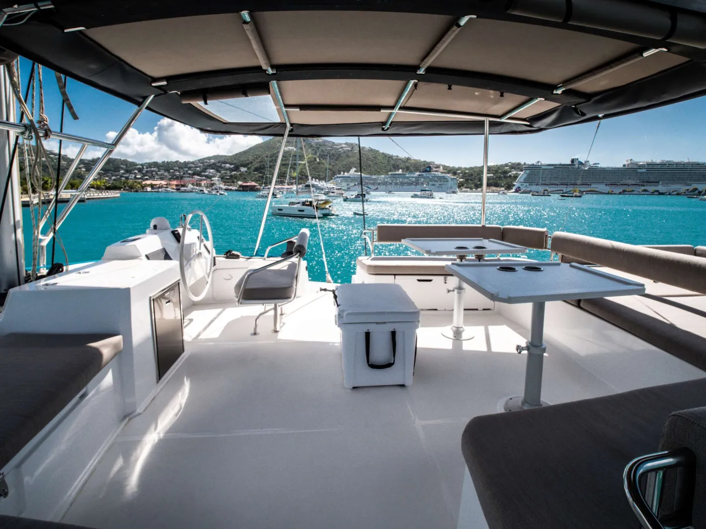 <p>Flybridge</p>