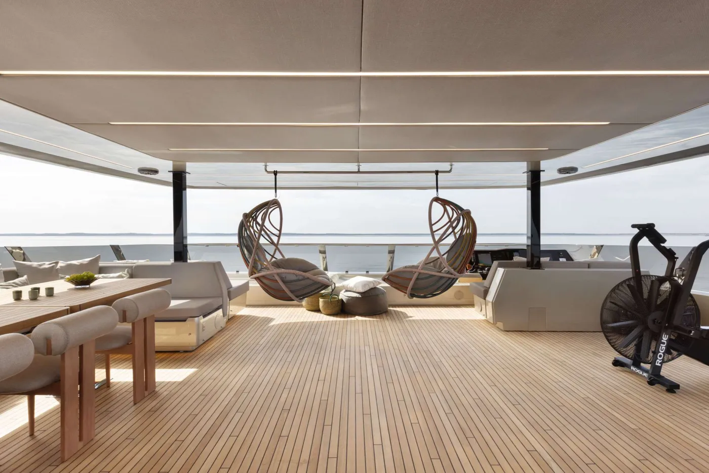 <p>Flybridge</p>