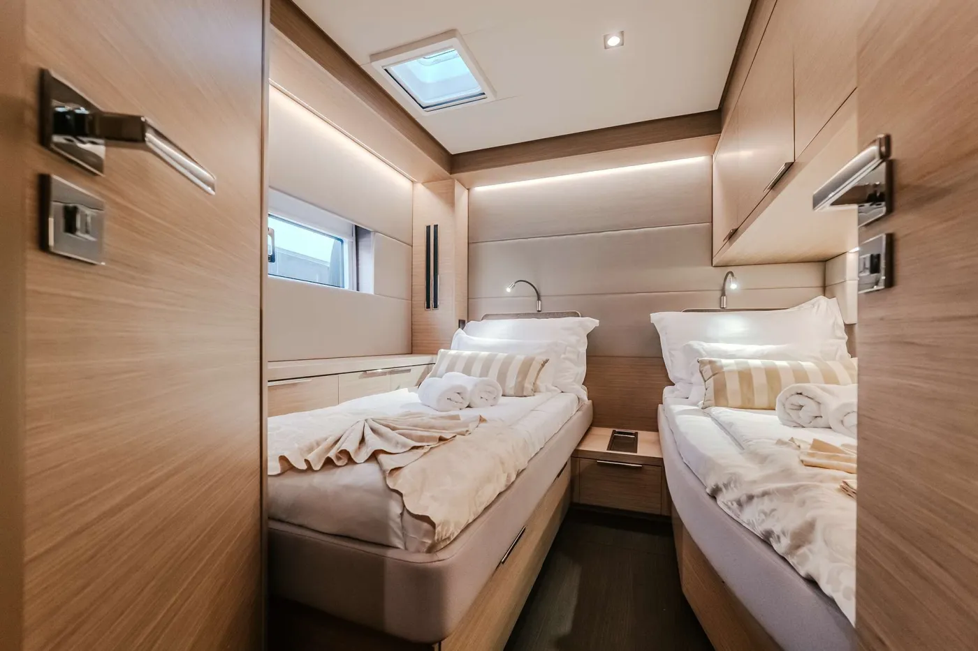 <p>Convertible Twin/Queen Cabin (9/10pax charter only, inquire for details)</p>