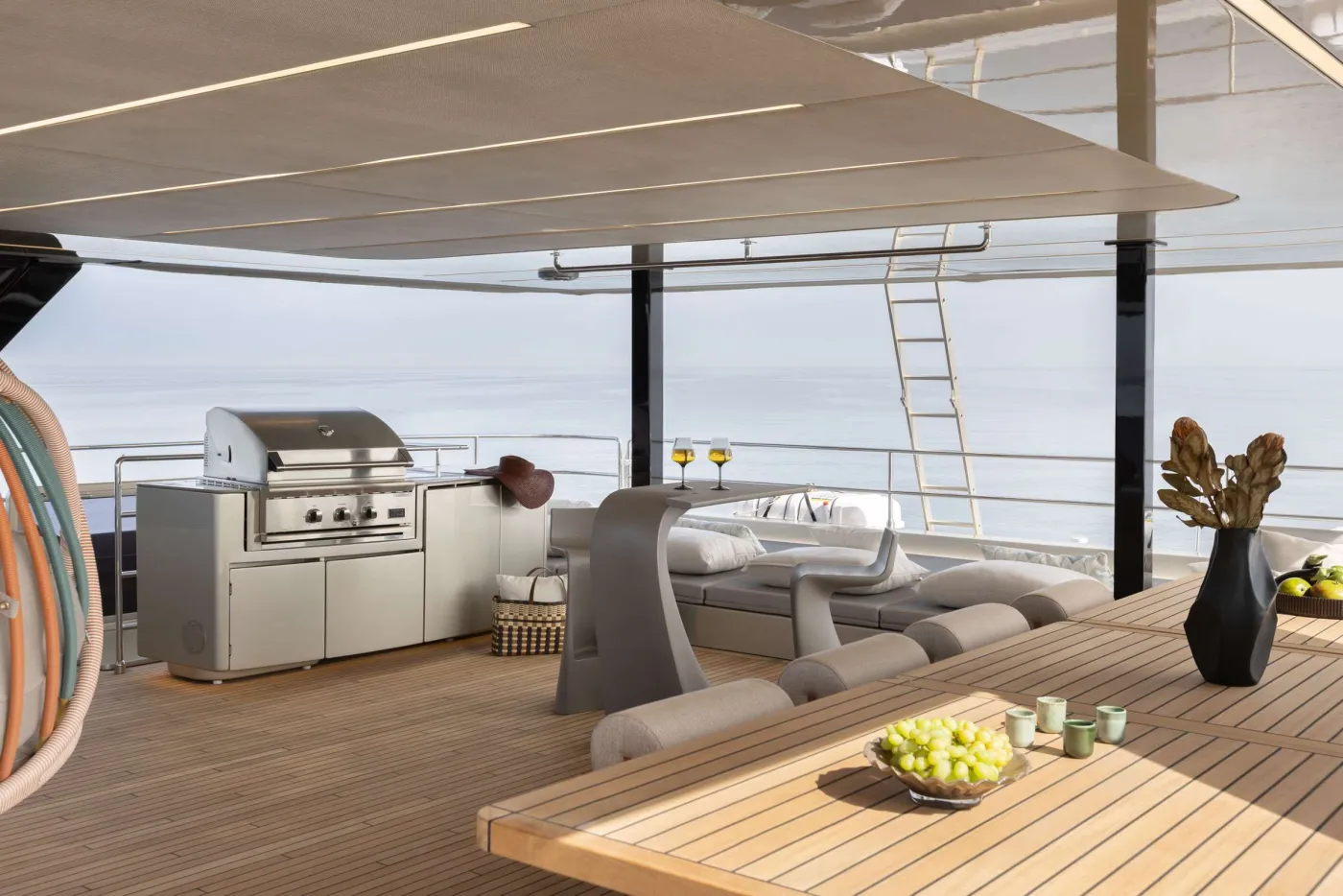 <p>Flybridge</p>