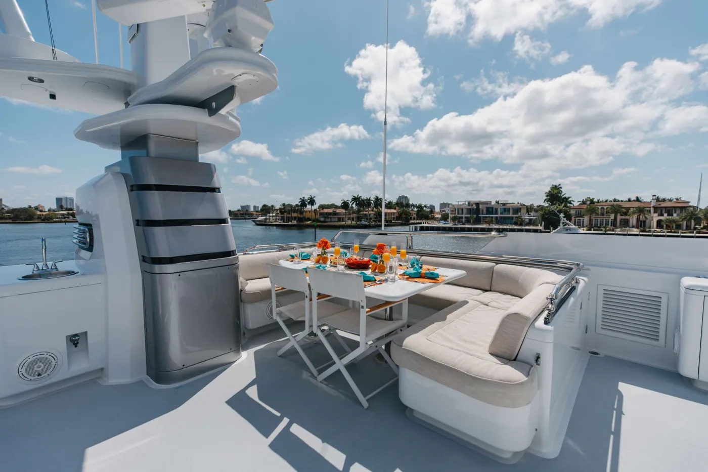 <p>Sundeck Convertible Dining/Sunbed</p>