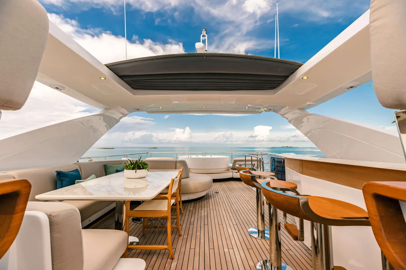 <p>Flybridge</p>